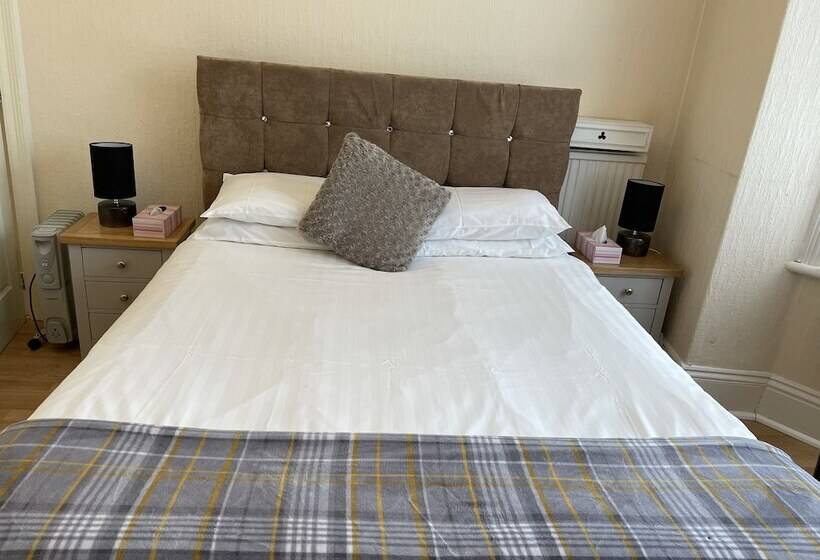 Номер Стандарт, Diamonds Lodge Near York Hospital