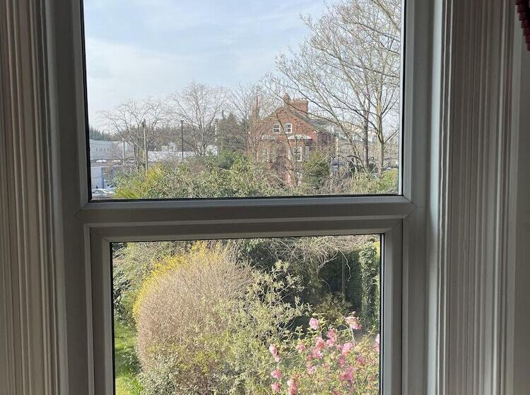 Четырехместный Номер Superior, Diamonds Lodge Near York Hospital