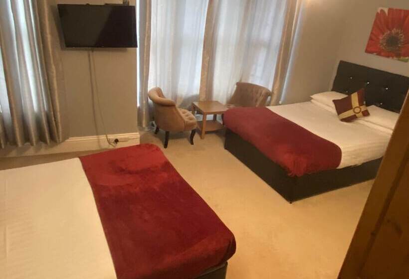 Четырехместный Номер Superior, Diamonds Lodge Near York Hospital