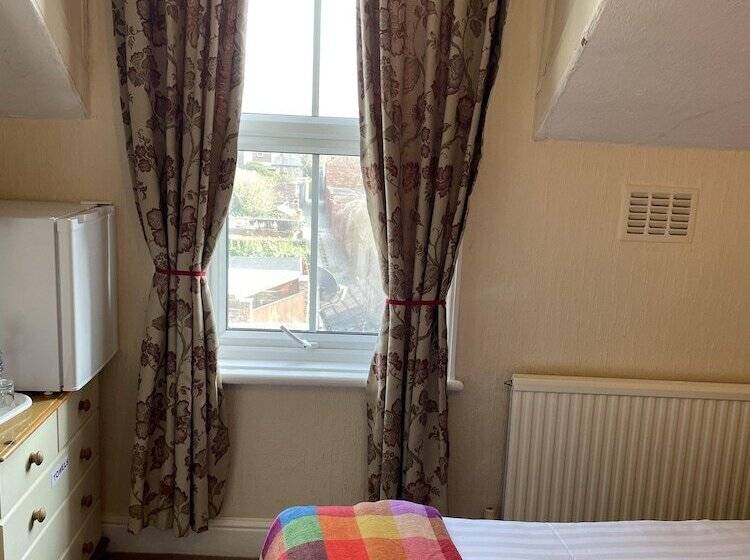 Номер Стандарт, Diamonds Lodge Near York Hospital