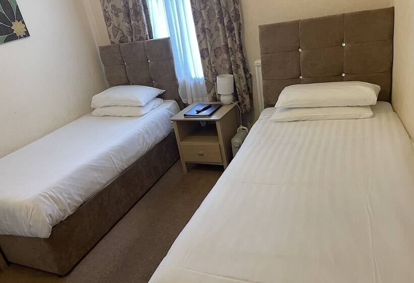 Номер Стандарт, Diamonds Lodge Near York Hospital