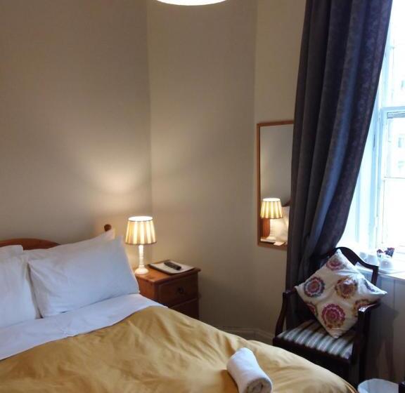 اتاق اکونومی, Ivy Braveheart Guest House