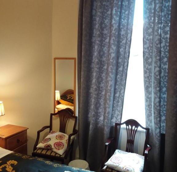 اتاق اکونومی, Ivy Braveheart Guest House