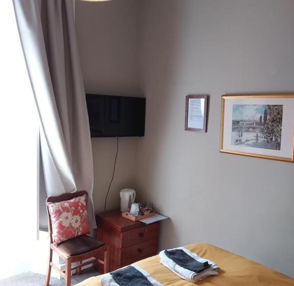 اتاق اکونومی, Ivy Braveheart Guest House