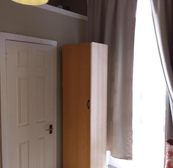 اتاق استاندارد یک نفره, Ivy Braveheart Guest House