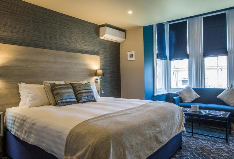 エクゼクティブルーム, No5 Durley Road Contemporary Serviced Rooms And Suites No Food Available