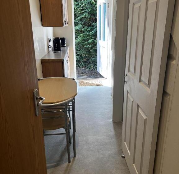 חדר סטודיו סטנדרד, No5 Durley Road   Contemporary Serviced Rooms And Suites   No Food Available