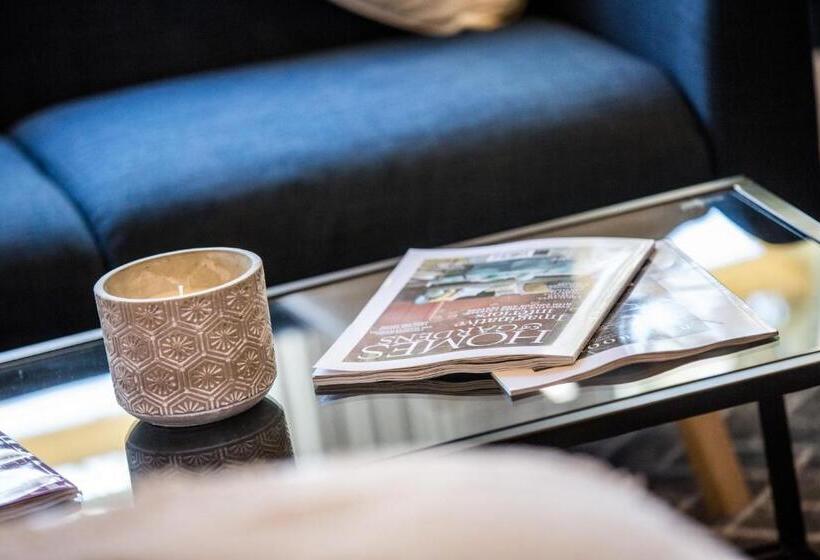 デラックスルーム, No5 Durley Road Contemporary Serviced Rooms And Suites No Food Available