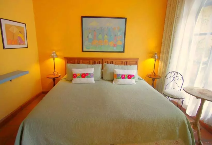 اتاق لوکس با تخت بزرگ, Casa De La Noche