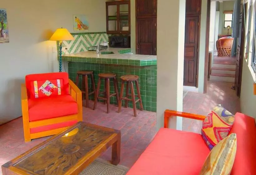 اتاق استاندارد سه نفره, Casa De La Noche