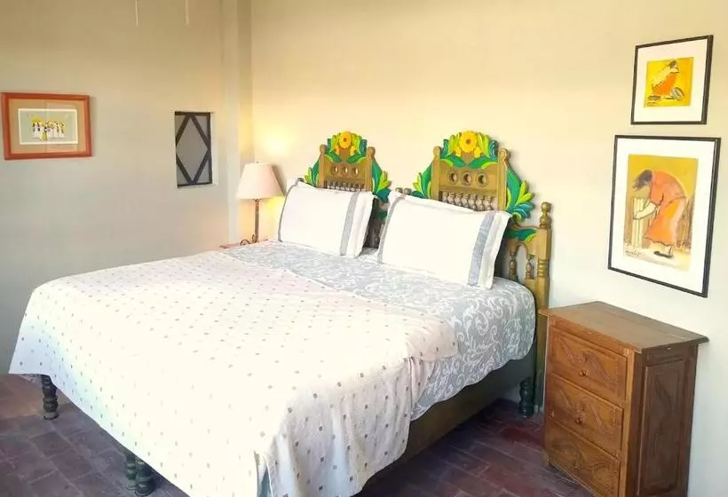 اتاق استاندارد سه نفره, Casa De La Noche