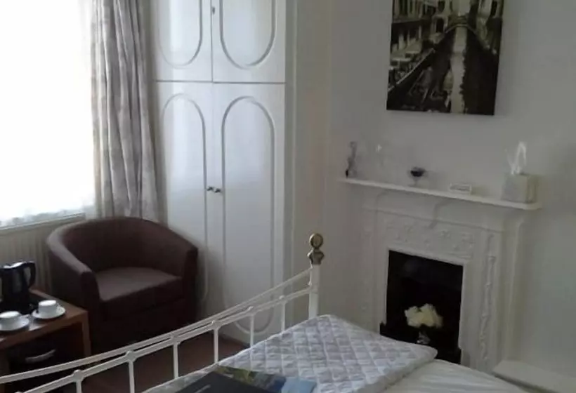 اتاق استاندارد, Ellerbrook House