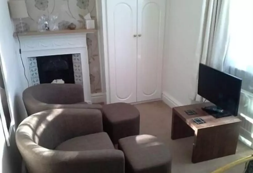 اتاق استاندارد, Ellerbrook House