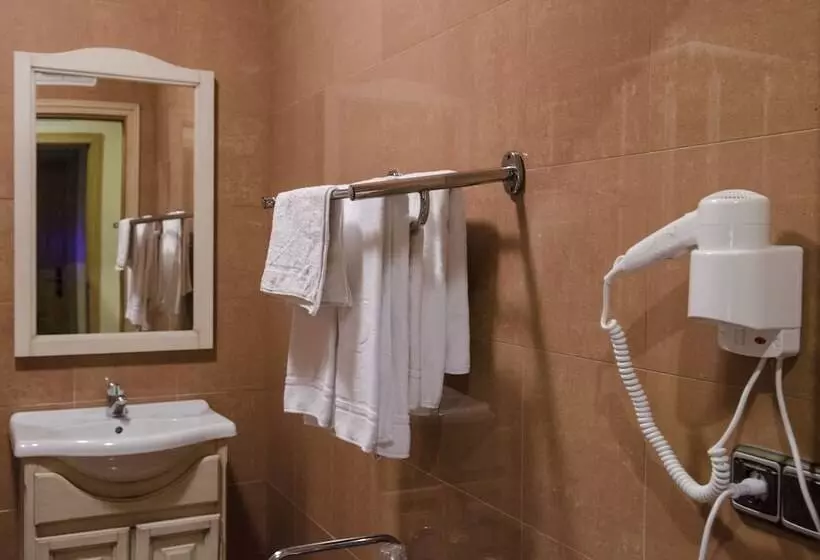 اتاق استاندارد سه نفره, Hostal Rural Elosta