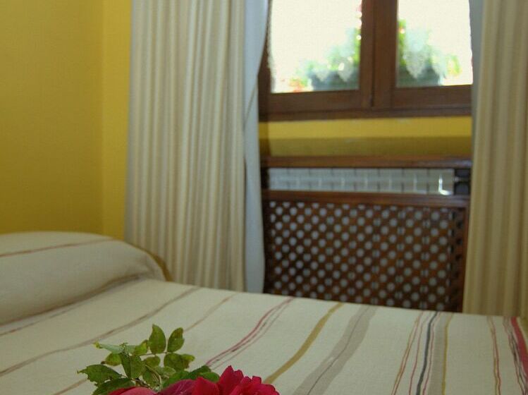 Номер Стандарт Трехместный, Hostal Rural Elosta