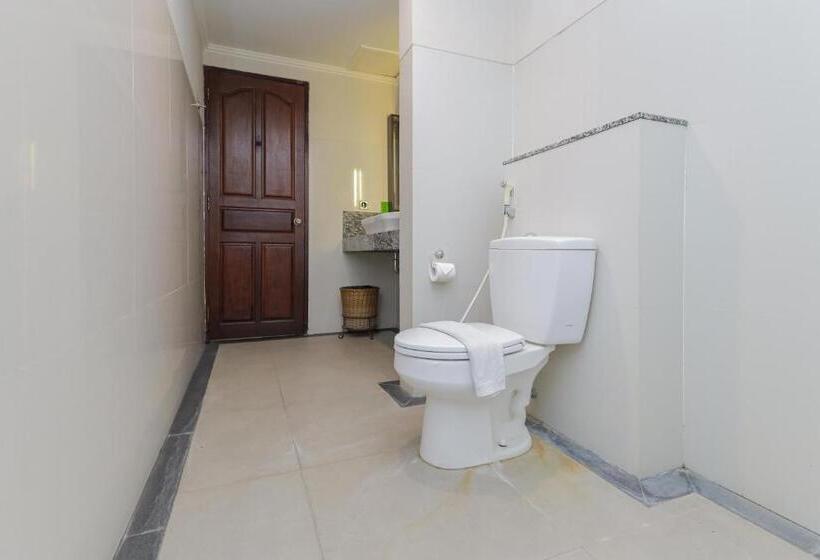 デラックスルーム, Urbanview Hotel Taman Suci Denpasar Bali