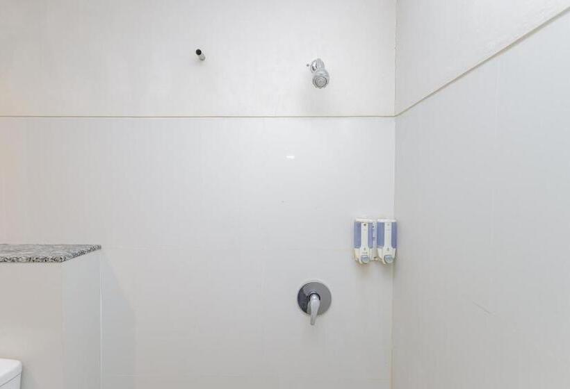 デラックスルーム, Urbanview Hotel Taman Suci Denpasar Bali