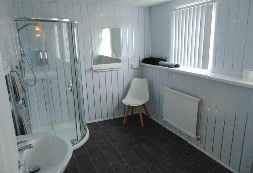 اتاق پرمیوم, The Golden Sands