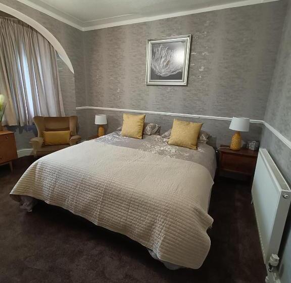 اتاق سوپریور با چشمانداز باغ, The Golden Sands