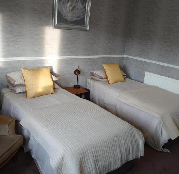 اتاق سوپریور با چشمانداز باغ, The Golden Sands