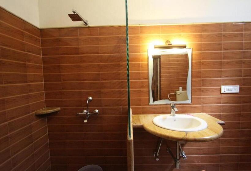 اتاق لوکس, The Silk Route