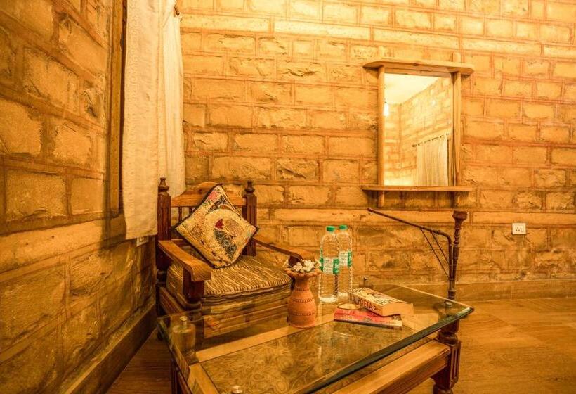 اتاق استاندارد, The Silk Route