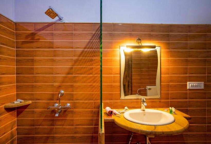 اتاق استاندارد, The Silk Route