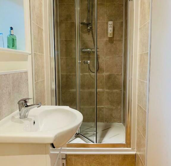 Семейный Номер, The Yew Tree At Longhope