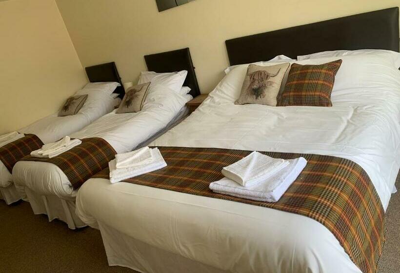 Семейный Номер, The Yew Tree At Longhope