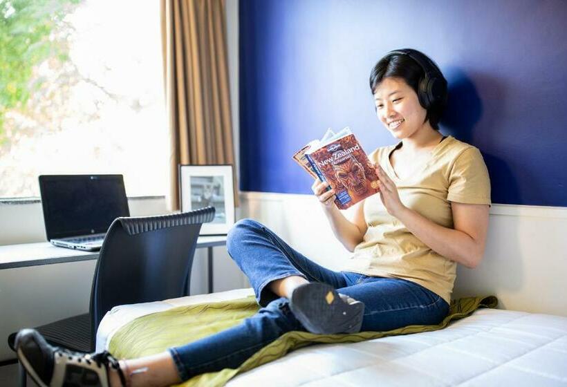 标准单人间共用浴室, Ymca Hostel