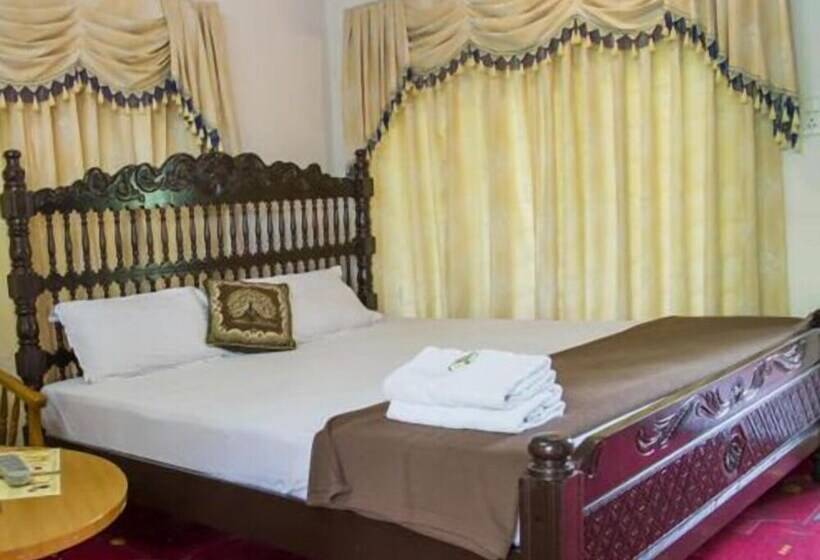 غرفة قياسية بالطابق الأرضى, Backwater Retreat   Honeymoon House