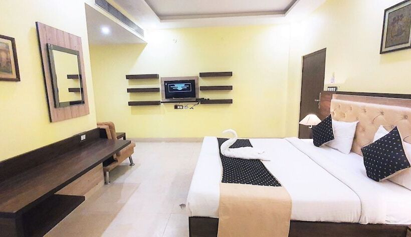 استوديو إدارى, Gupta Inn