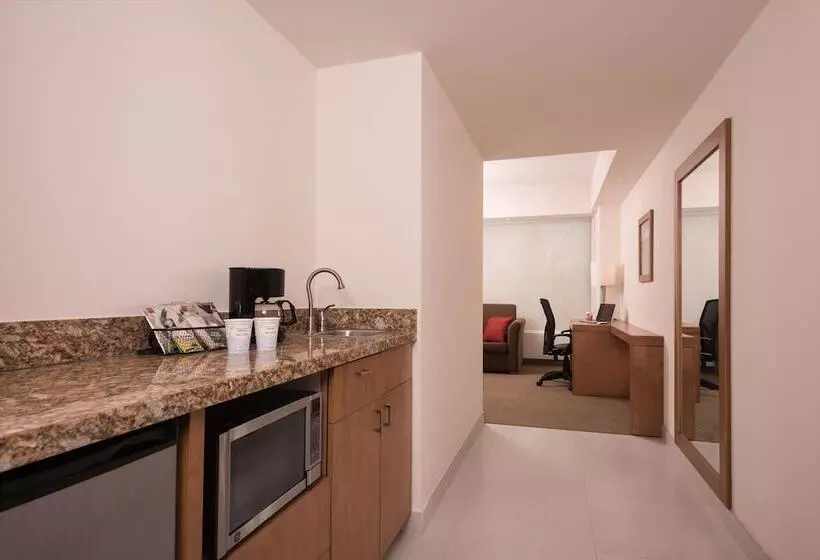 سوییت جونیور, Hampton Inn By Hilton Guadalajara/expo