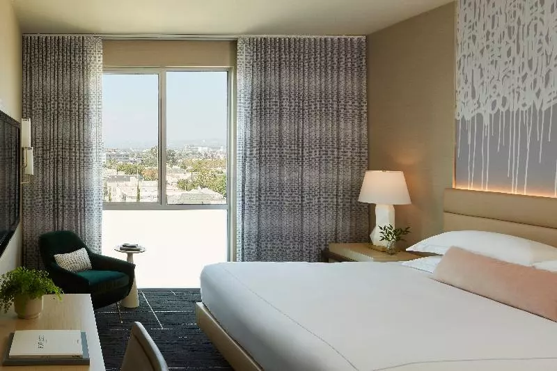 キングサイズベッドのスイートルーム, Kimpton Hotel Wilshire, An Ihg