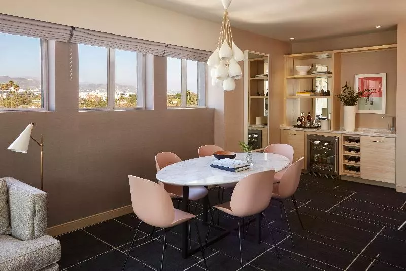 キングサイズベッドのスイートルーム, Kimpton Hotel Wilshire, An Ihg