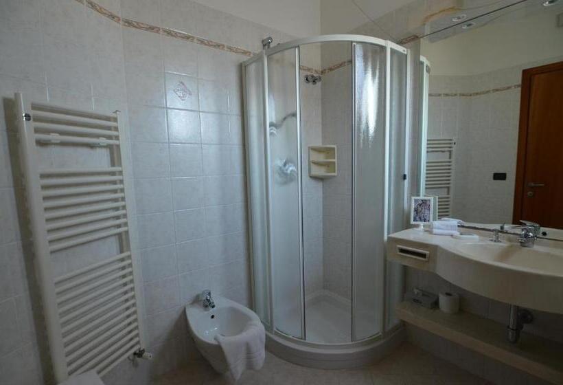 클래식 4인 룸, Londra