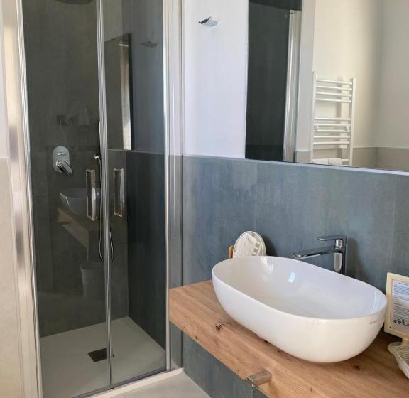 주니어 스위트, Londra