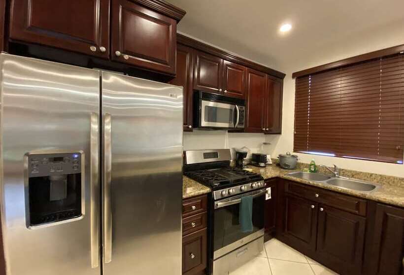 带1个卧室带泳池的公寓, Monte Carlo Luxury Condominiums