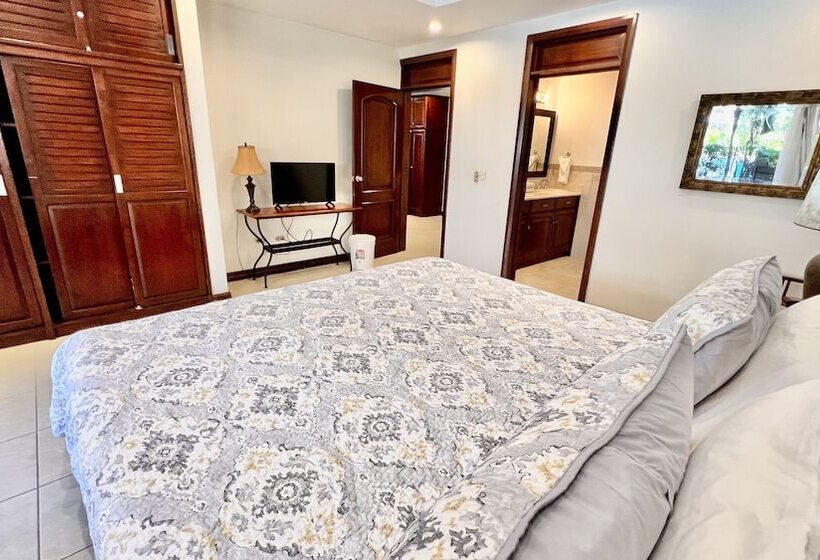Апартаменты 1 Спальня Нижний Этаж, Monte Carlo Luxury Condominiums