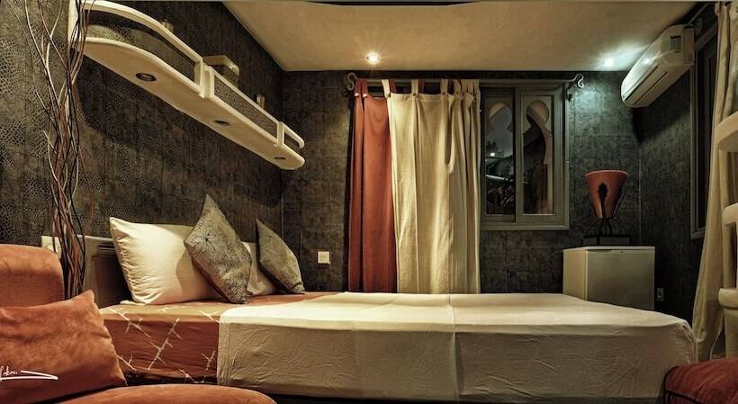 标准间, Riad Hicham