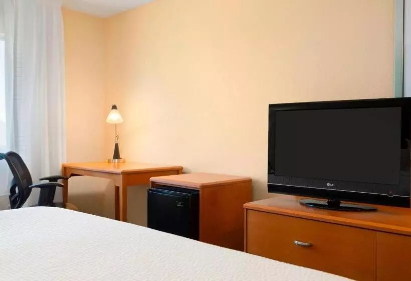 Standard-huone King-vuode, Fairfield Inn & Suites Minneapolisst. Paul Airport