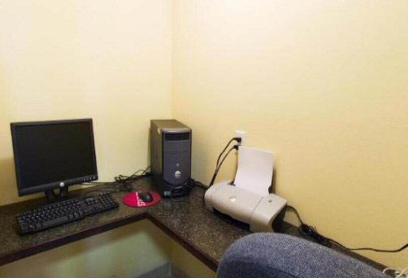 غرفة قياسية سرير كينج, Garden Inn