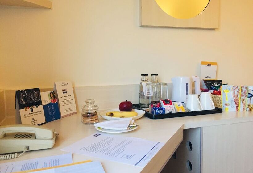 Номер Superior, Hometel Chandigarh