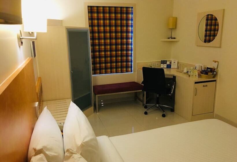 高级大房间, Hometel Chandigarh