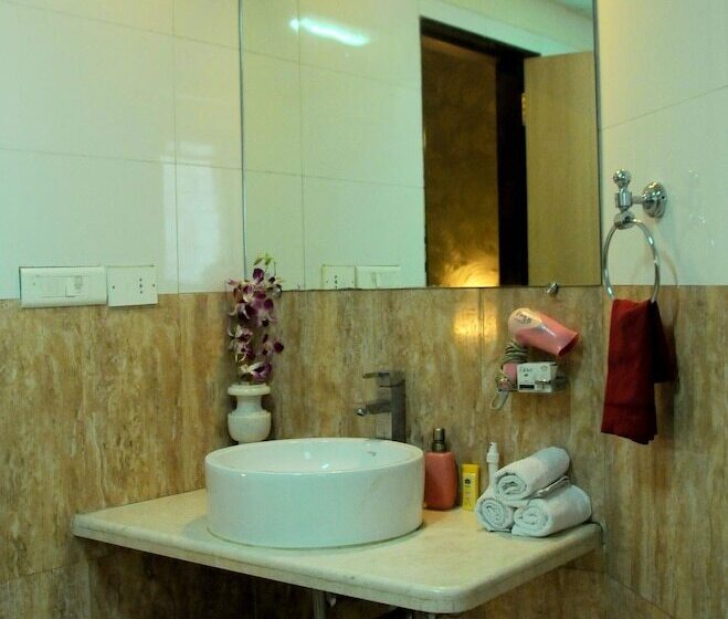 اتاق لوکس, Madhav International Pune Railway Station