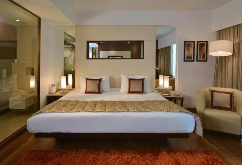 キングサイズベッドのデラックスルーム, Majestic Court Sarovar Portico Navi Mumbai
