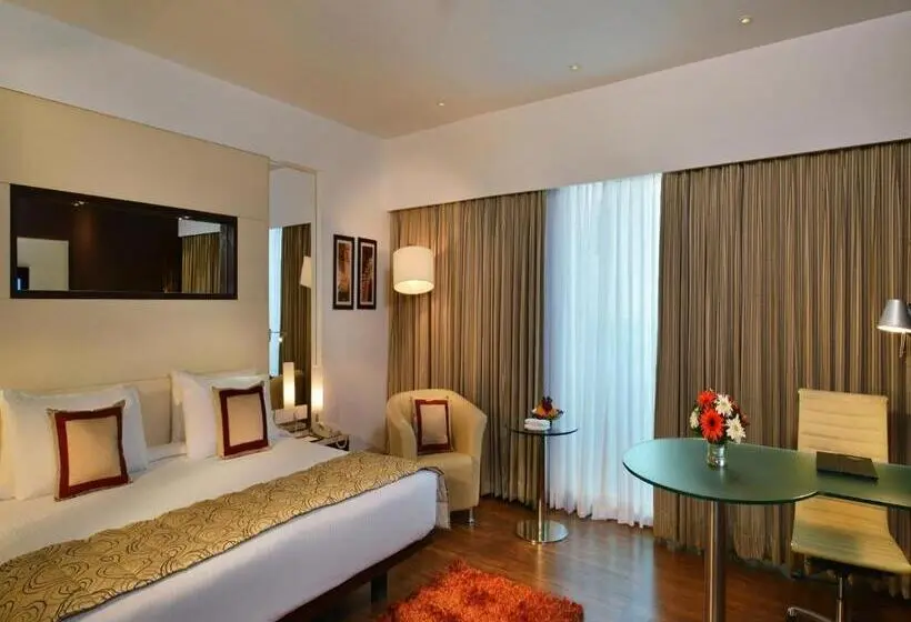 キングサイズベッドのデラックスルーム, Majestic Court Sarovar Portico Navi Mumbai