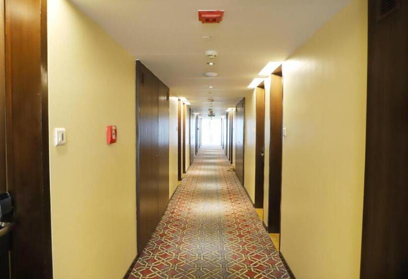 디럭스 룸, Marasa Sarovar Portico Rajkot