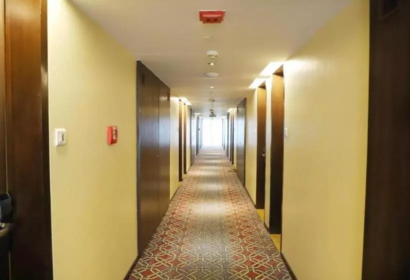 デラックスルーム, Marasa Sarovar Portico  Rajkot