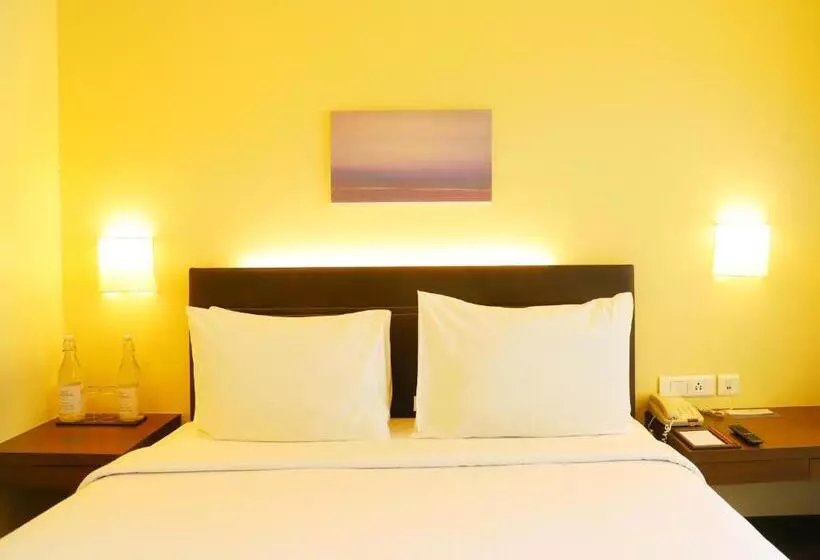 キングサイズベッドのスイートルーム, Marasa Sarovar Portico  Rajkot